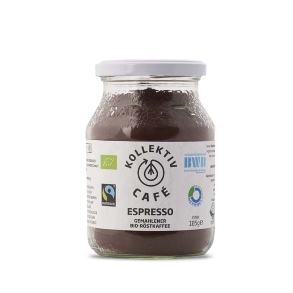 Fairtrade Bio Kaffee Espresso, freigestellt auf weißem Hintergrund im Mehrwegglas.